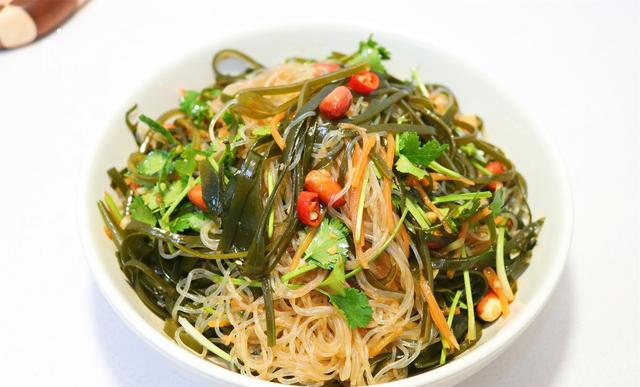 最简单的家常菜	，一煮一拌就上桌，开胃解腻，实惠又好吃