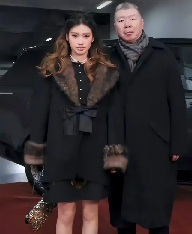 徐帆回应离婚五个月后，冯小刚再惹争议	，养女徐朵竟成了导火索