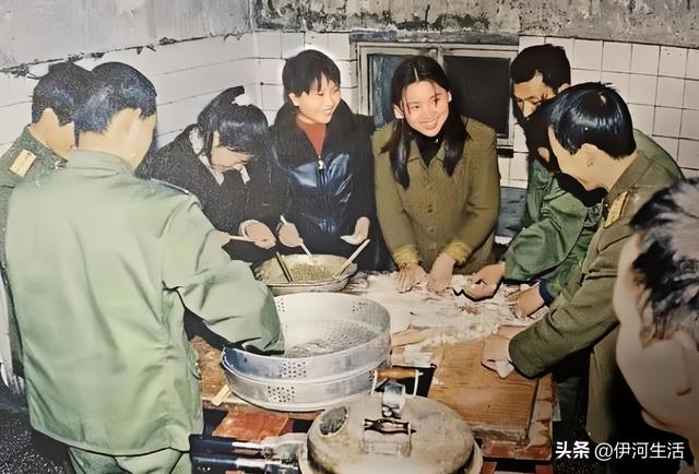 84年，大姐辞去教师工作随军，15年换6个部队，竟成了一个多面手