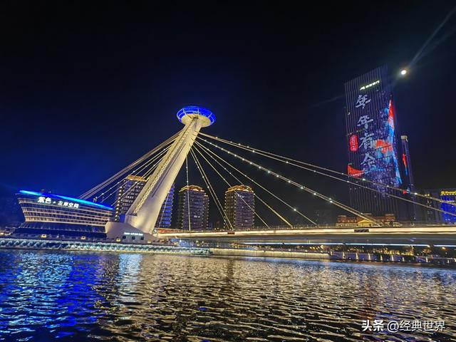 夜幕下的海河