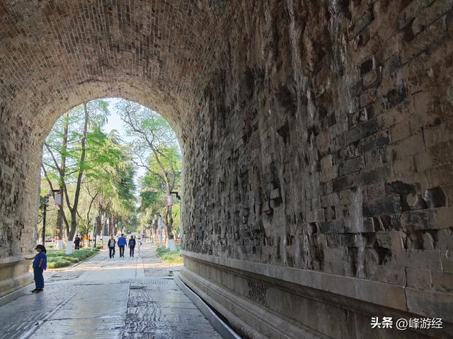 南京明故宫，北京城的设计蓝本，如今只剩下一座午门的墩台