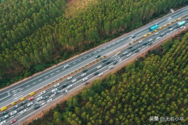 国庆中秋假期有多快？问问被堵在路上的，被返程的车流给震撼到了