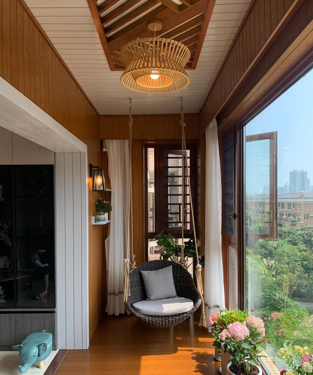 广东一阿姨因把阳台改成茶室走红，那叫一个漂亮，进门就被治愈了