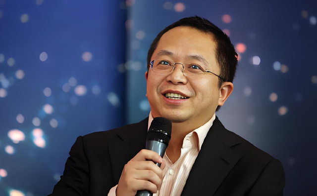 黄仁勋或没料到，飞机刚走不久，他辛苦搭的台子，就被周鸿祎点破