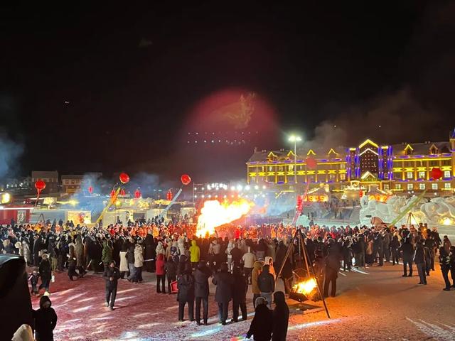 冰雪燃情夜 ！牙克石凤凰山景区“越夜越精彩”