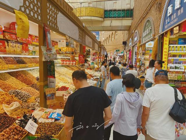 “世界最大巴扎”就在新疆乌鲁木齐？满满西域风情，还是4A级景区