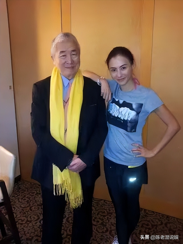 陪玩陪睡只是冰山一角，认干爹，舔手指，拜高踩低，实在荒唐！