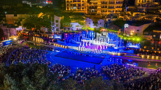 音乐为媒、古城作席，怀化市洪江区开启“超级大舞台”音浪盛宴