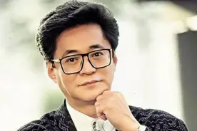 王伟：从富家子弟到“金牌配角，”与名模妻子不离不弃四十年图片