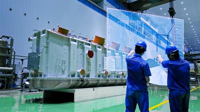 马斯克预言成真！全球争抢的不是芯片	，而是中国20万一台的变压器