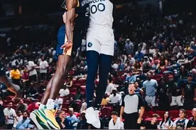 一场两个海报扣篮！27号秀香农14中9高效得25分3板 另有1断2帽图片