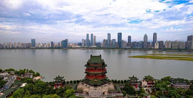 24个江西本科招生排名，江西师范大学大量缩招，九江学院招得多！