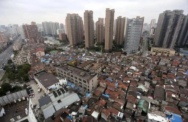 有人正在疯狂收购老旧小区顶楼	，内行人：里面的商机许多人都不懂