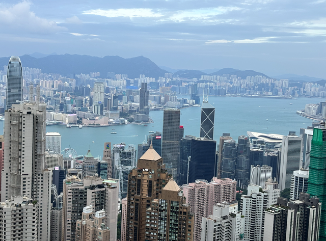 香港，富人的花园，穷人的牢笼