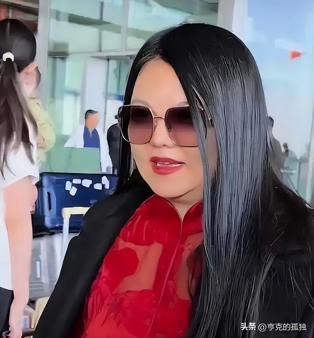 李湘全网被禁关，经常炫富生活奢靡，常年定居英国	，前夫已经被抓