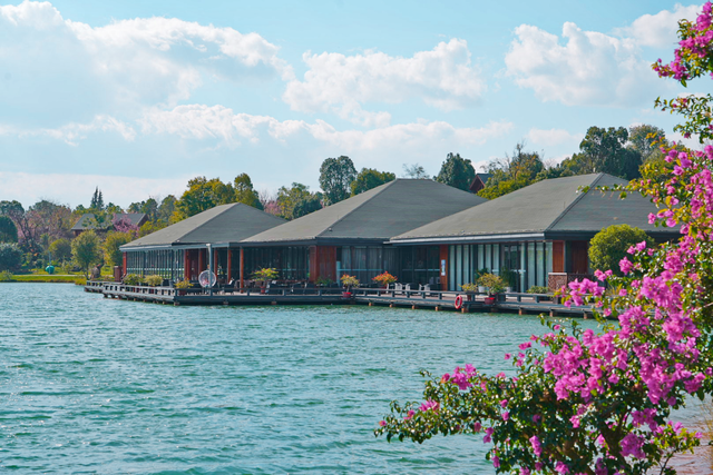 不输昆明！高铁可达20℃暖冬小城，泡温泉晒太阳水果随吃！人少物价低，6元就嗦粉！