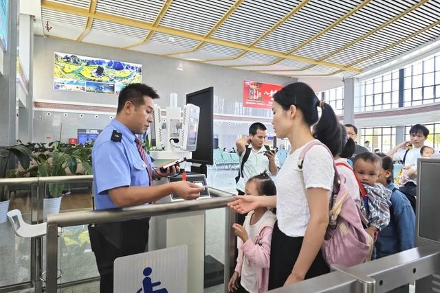 时速350公里！网友：全国最避暑的高铁线！