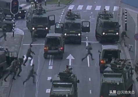 官媒对成龙的称呼变了，三字之差释放强烈信号，王晶那番话没说错