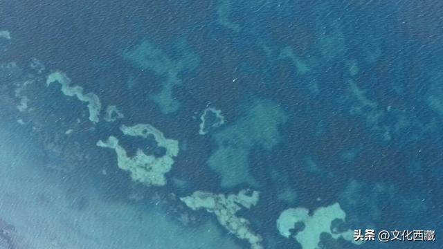 99%的人都错过的西藏最澄澈的湖泊！湖心冰裂瞬间太绝了！