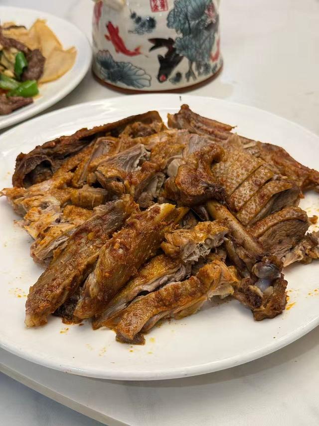 云南大理风景美如画，美食香飘四溢