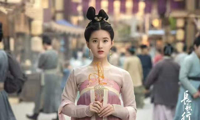 《许我耀眼》收官，3人零差评，4人升咖，2人翻红，只有他被骂惨