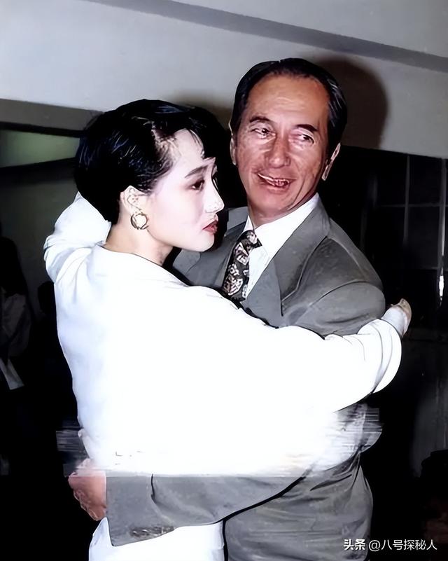 利智风流史:被4男人抛弃，传闻与赌王生3子女，“吊”李连杰10年