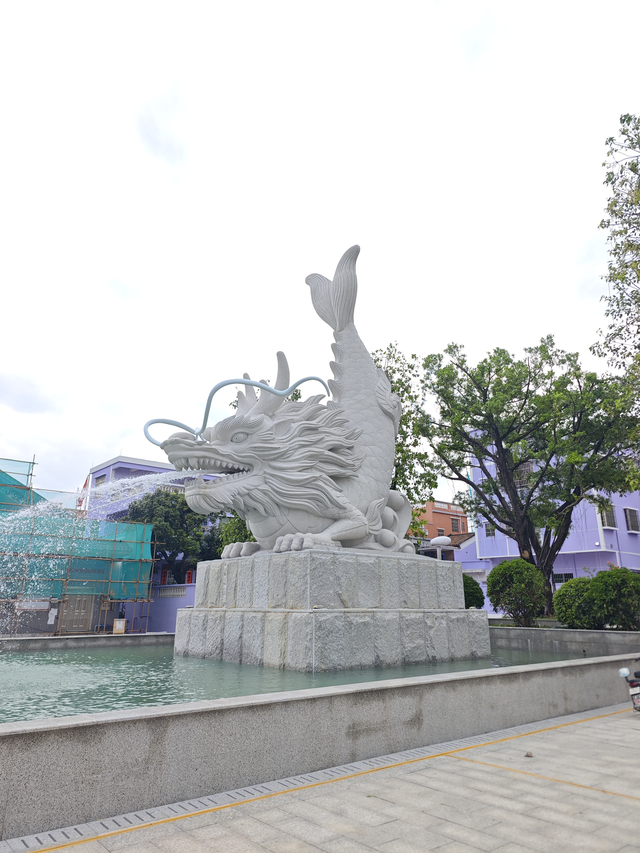 蘇村锦鲤文化街区鱼尾龙花岗岩雕塑成功挑战吉尼斯世界纪录！