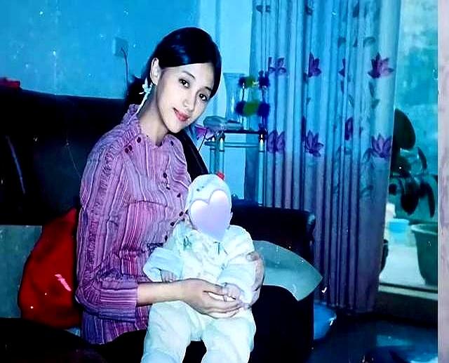 70岁奶奶穿露胸装！网友：啥年龄了，这样穿让年轻人都不好意思了