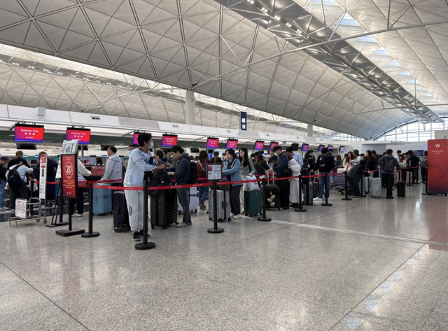 中日关系遇冷叠加地震竟然阻挡不了香港人的旅日热情？日元兑换店排长龙准备旅日的人反而更多，深层原因曝光