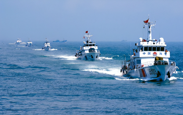 菲律宾持刀威胁我海警？中国果断水炮反击	，美日英多国迅速表态