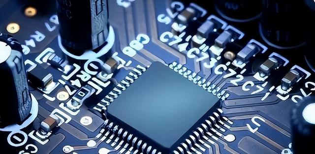 不装了，荷兰就光刻机对中国摊牌，日媒：我们“上当”了