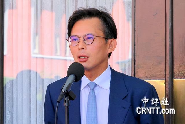 黄国昌批绿营政客“泼了粪”就跑