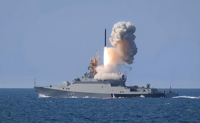 普京会惊慌吗？美国军舰“压境	”，或即将抵达俄罗斯前线？