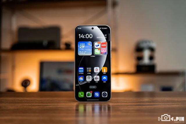 性价比品牌都有影像联名了？真我也要冲高？