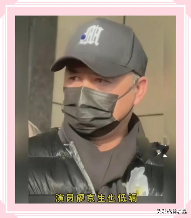 何晴葬礼上黑衣人不是许亚军,他在国外陪小儿子,黑衣人身份曝光 第7张 何晴葬礼上黑衣人不是许亚军,他在国外陪小儿子,黑衣人身份曝光 第7张