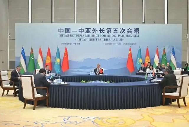 日本话音刚落,又一国介入台海,专机已经离华,要逼中国做3件事