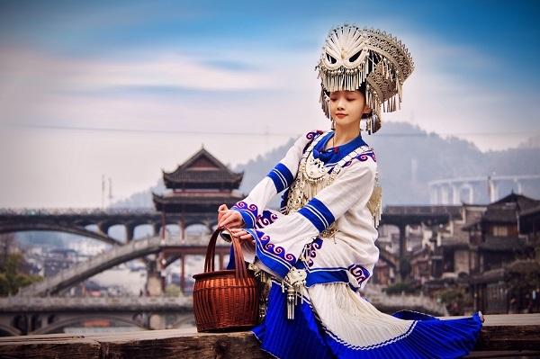旅拍市场：红红火火恍恍惚惚