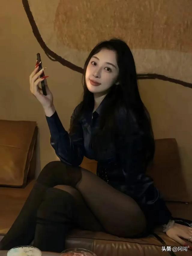 击剑运动员秦雪为什么喜欢穿包臀裙黑丝袜啊？网友：因为大腿粗！