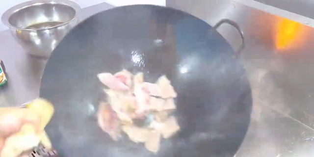 家常菜金汤酸菜鱼，汤鲜肉嫩，酸辣开胃，简单好吃