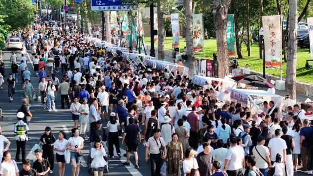 巡游、市集、演艺……这个周末的长春新民大街沉浸在欢乐海洋中