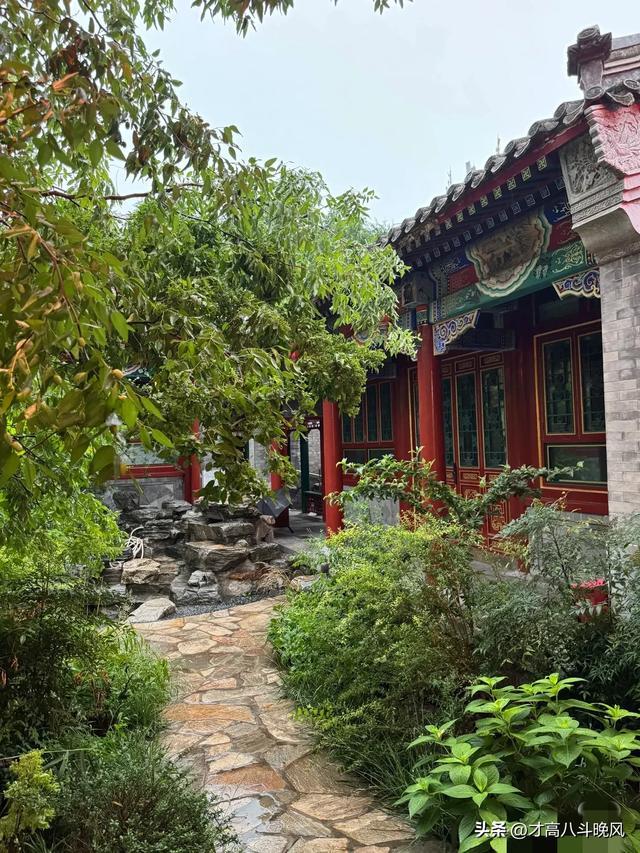 李湘在平台晒自家北京小院，大到让网友以为是景区，真的太有钱了