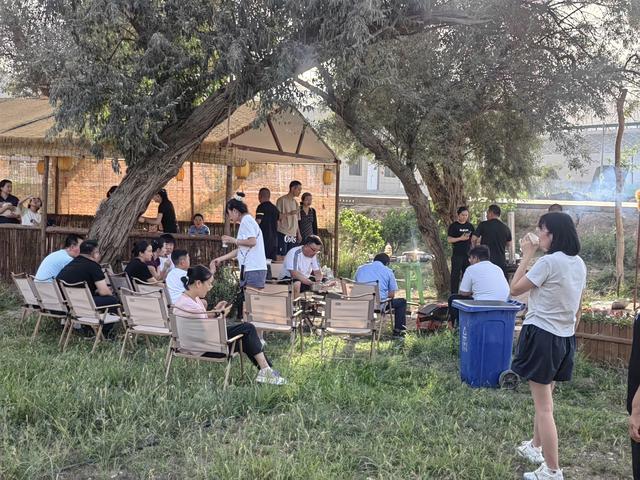 【建站美家】职工港湾，乐享时光——酒泉分公司嘉峪关西收费站：打造站区休闲娱乐露营基地
