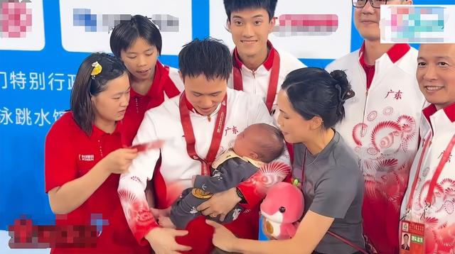 复出夺冠仅2天，央视对全红婵用了特殊称呼，评论区的风向又变了