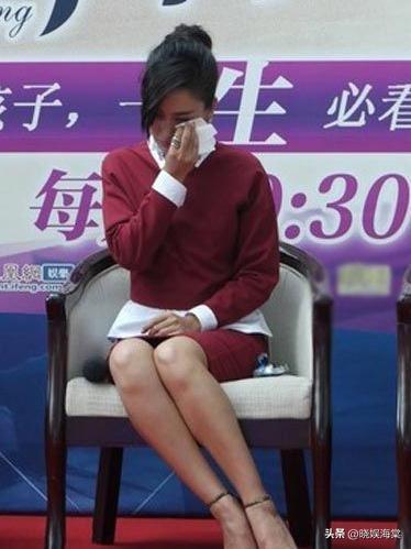被黑人驮在肩上，和孔令辉同居11年的马苏，现如今依旧孑然一身