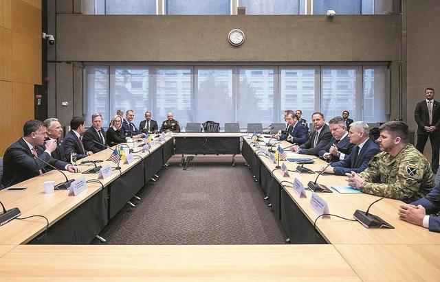 拒接泽连电话，从日紧急撤离，放弃亚欧的特朗普为何紧盯委内瑞拉