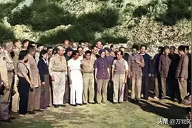 1944年，美军观察团在延安老照片，宴会上元勋们的神情各不相同！图片