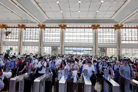 云南：铁路增开82列临客方便旅客返程——昆明开往大理、丽江、红河等方向列车仍有余票图片