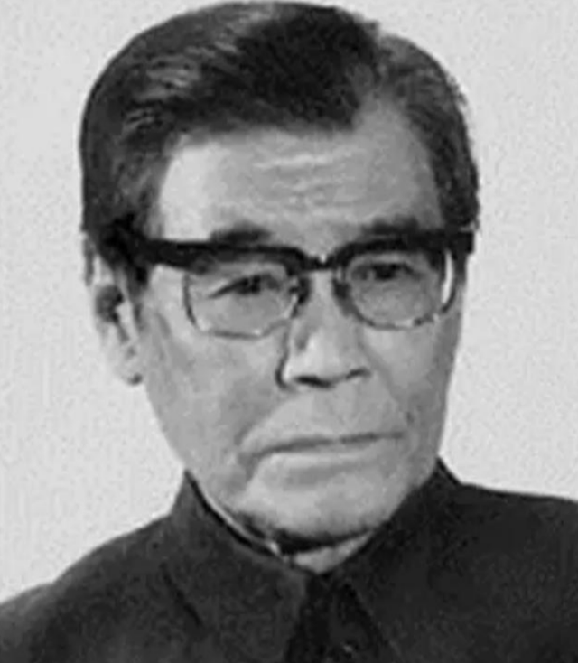 女叛徒随蒋叛逃台湾，1981年高调回国，老同学一句话令她无地自容