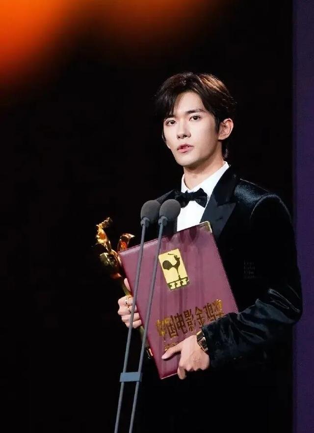 顶流男团，终于撕破脸了