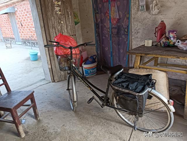 “家有一老，如有一宝”——这不，骑单车回老家看望94岁的妈妈！